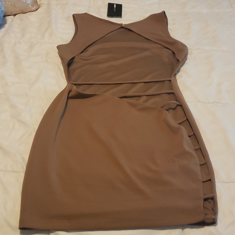 Dress - Picture 2 of 4